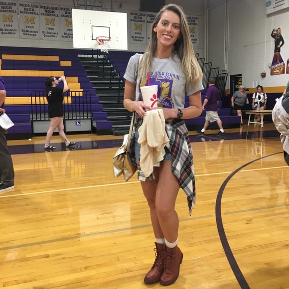 Meet your Posher, Andrea - Picture 4 of 4